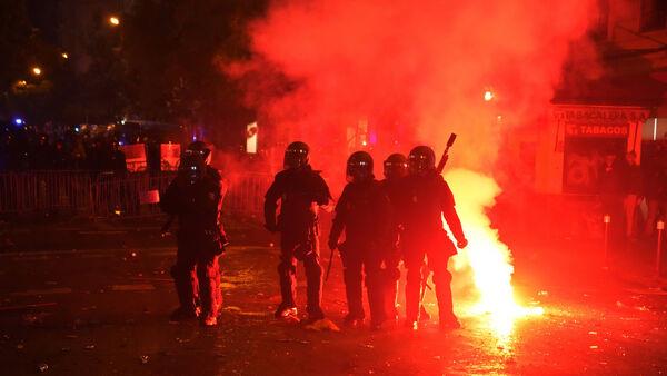 Police in Madrid clash again with protesters opposing Catalan separatists