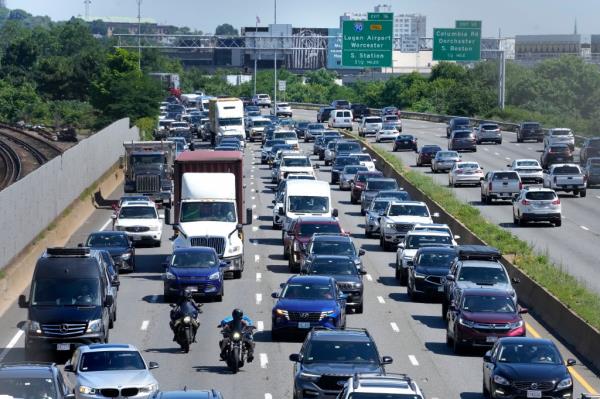 Vehicles moving slowly in south-bound lanes of Interstate Route 93 in Boston